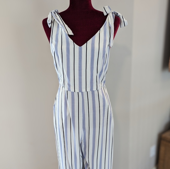 Romeo & Juliet Couture Jumpsuit M - Picture 1 of 3